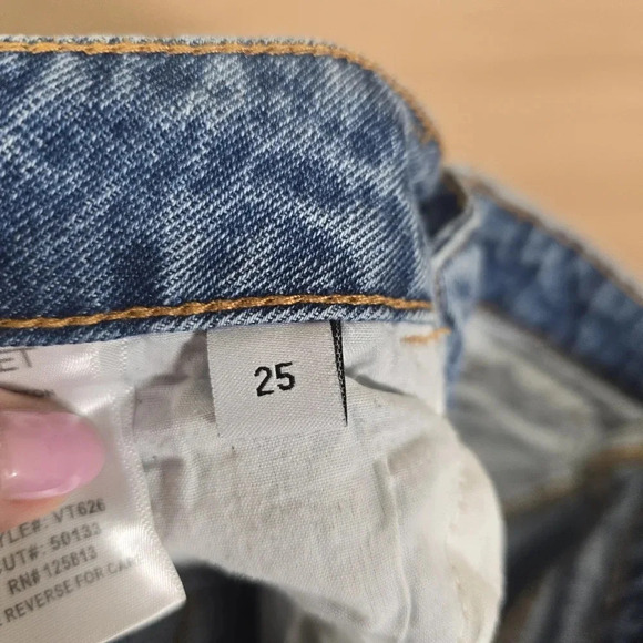 Vervet Size 25 High Rise Straight Leg Distressed Mom Jeans - Picture 9 of 9